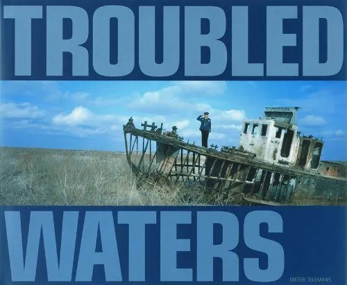 Troubled Waters : Edition en langue anglaise