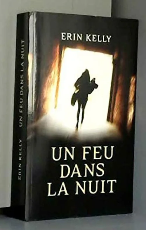UN FEU DANS LA NUIT